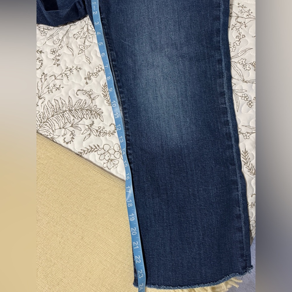 GAP Eco-Friendly Denim Jeans - Picture 8 of 9